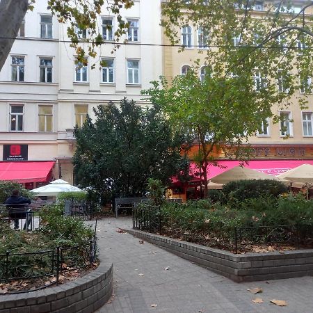 Liszt Ferenc Square Studio Apartment Budapest Luaran gambar
