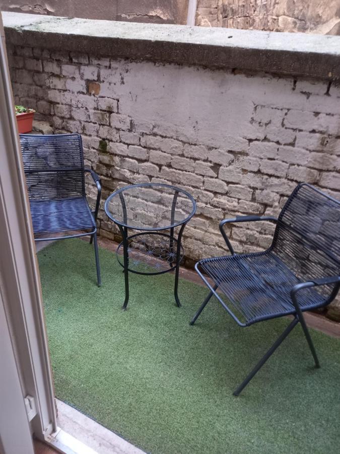 Liszt Ferenc Square Studio Apartment Budapest Luaran gambar